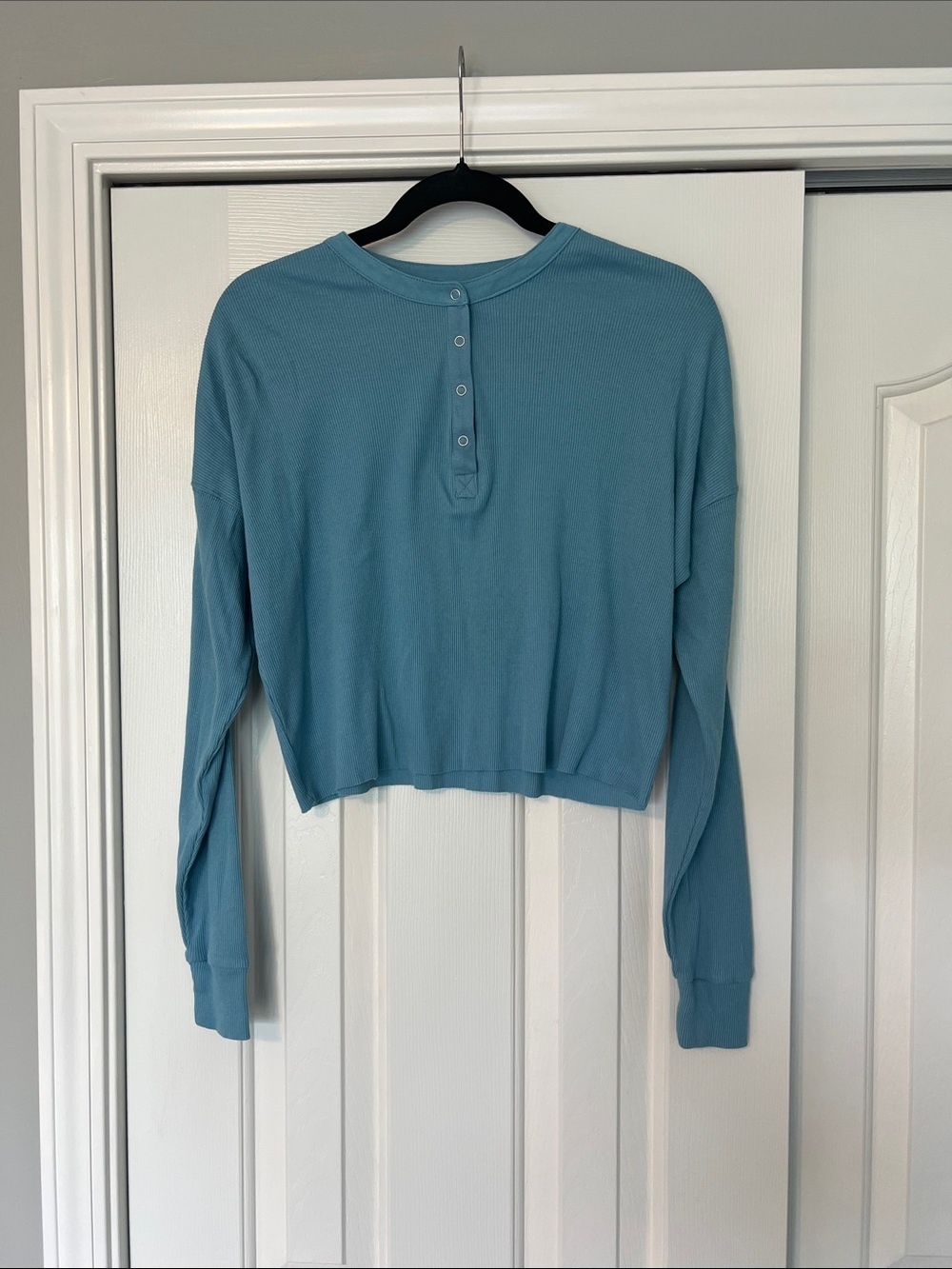 wild fable Dusty Blue Long-Sleeve Cropped Henley Size XS